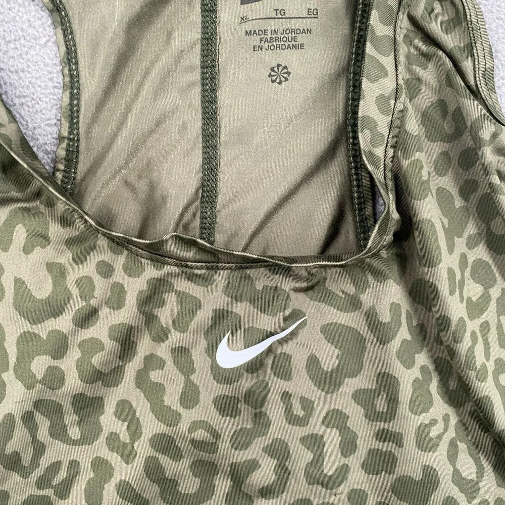 Nike Crop Top Womens XL Green Stretch Animal Print Scoop Neck Racerback Workout